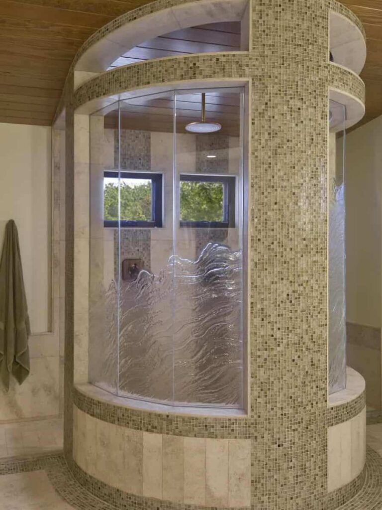 Ultra Optique Custom Shower Enclosure